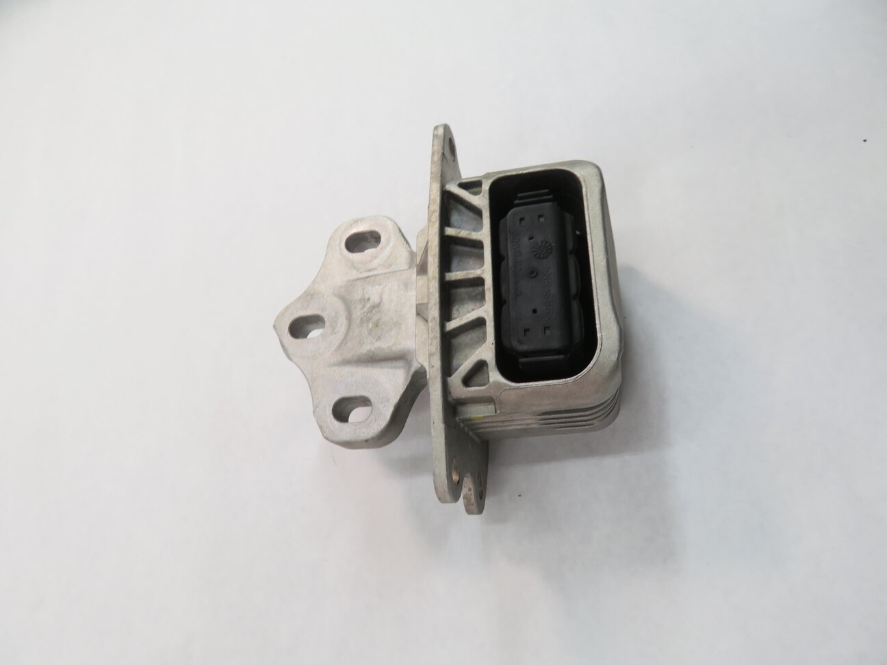 Thumbnail 3: 2016 BMW X1 (F48) 2.0L TURBO ENGINE TRANSMISSION MOUNT BRACKET