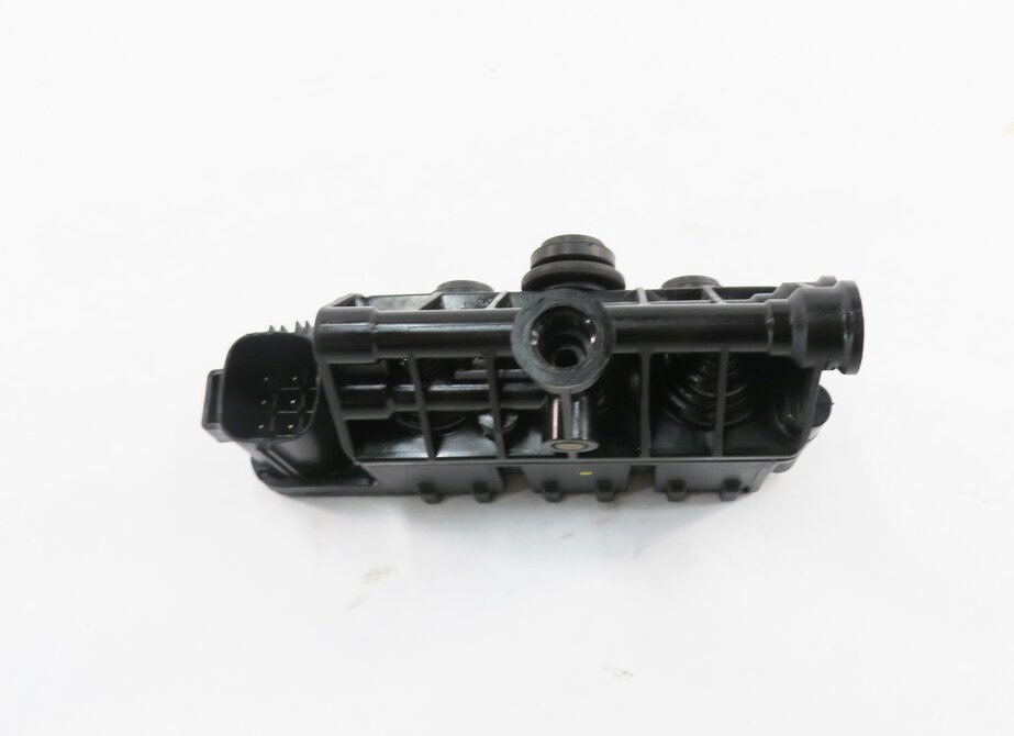 Thumbnail 2: 2012 RANGE ROVER (L322) AIR SUSPENSION VALVE BLOCK