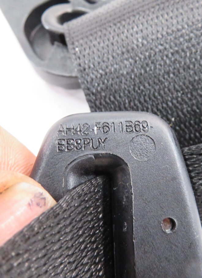 Thumbnail 5: 2012 RANGE ROVER (L322) REAR SEAT - LEFT SEATBELT RETRACTOR (BLACK)