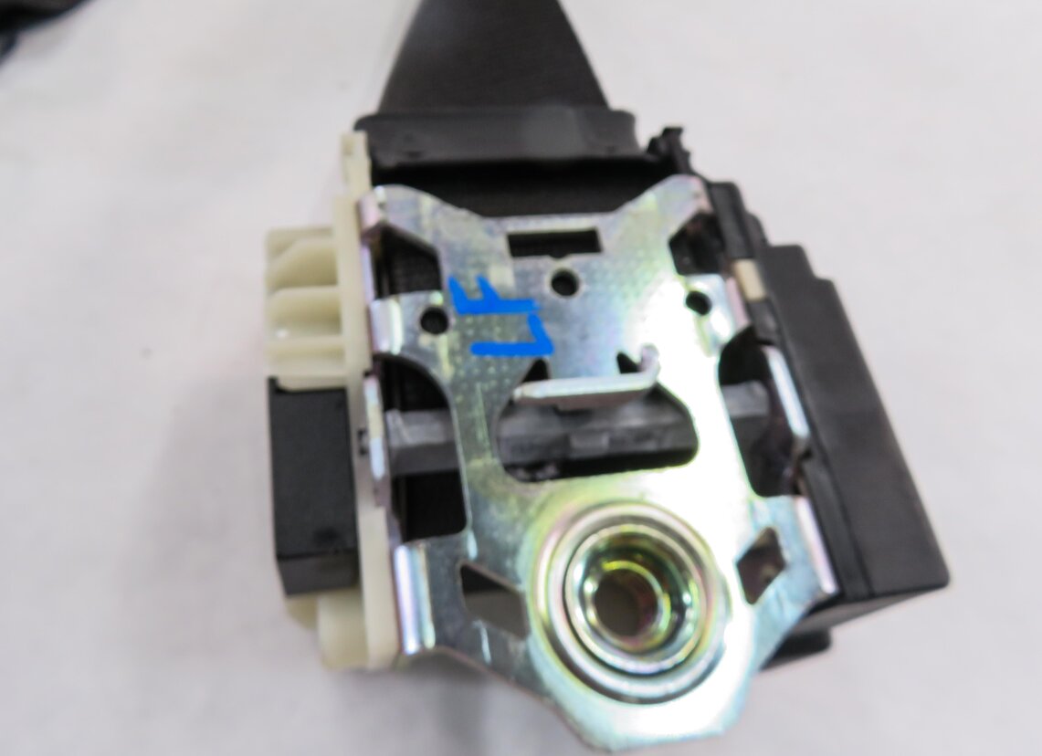 Thumbnail 4: 2010-2012 RANGE ROVER (L322) LEFT FRONT DRIVER SEATBELT RETRACTOR (BLACK)