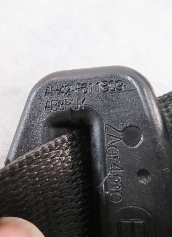 Thumbnail 5: 2010-2012 RANGE ROVER (L322) LEFT FRONT DRIVER SEATBELT RETRACTOR (BLACK)