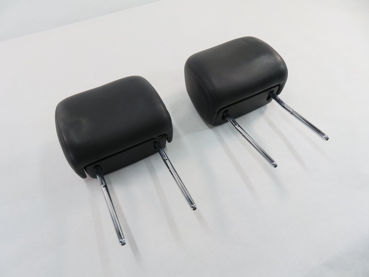 2012 AUDI A6 (C7) FRONT LEFT & RIGHT SEAT HEADREST SET-2 (BLACK LEATHER)