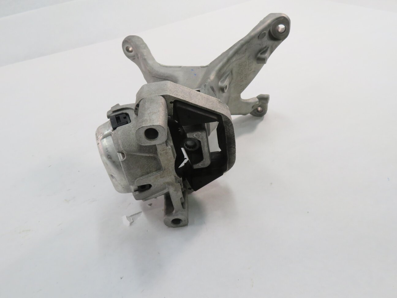 Thumbnail 3: 2012 AUDI A6 (C7) 2.0L CAEB TURBO ENGINE - MOTOR MOUNT BRACKET SET-2