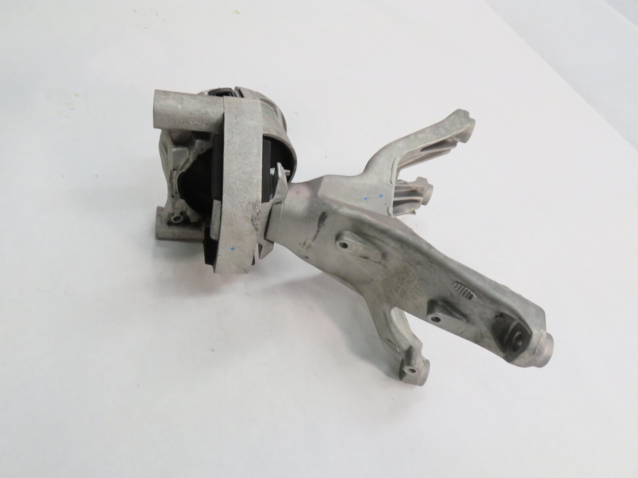 Thumbnail 7: 2012 AUDI A6 (C7) 2.0L CAEB TURBO ENGINE - MOTOR MOUNT BRACKET SET-2