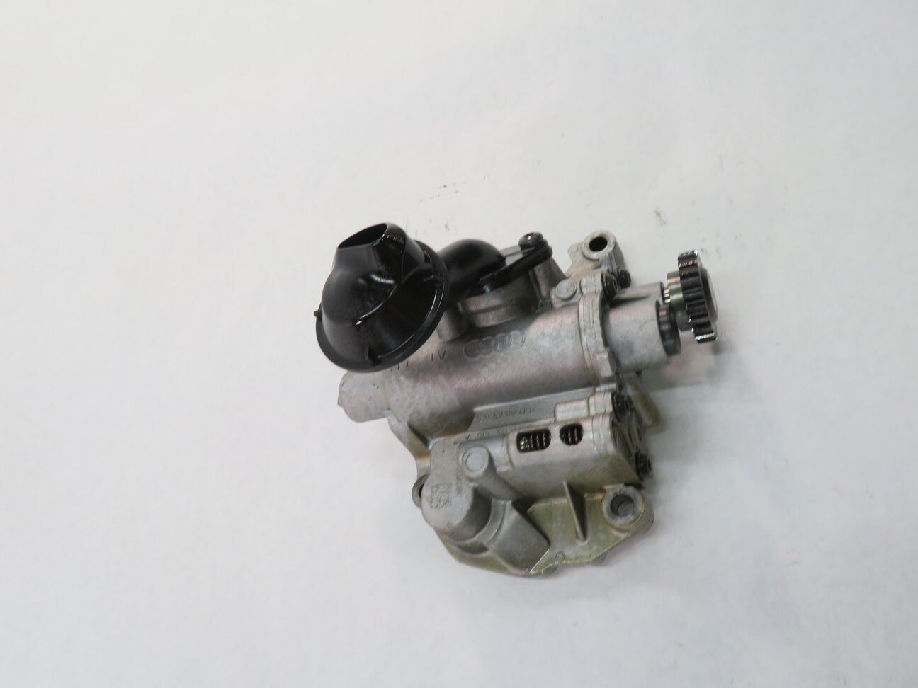 Thumbnail 4: 2012 AUDI A6 (C7) 2.0L CAEB TURBO ENGINE - OIL PUMP