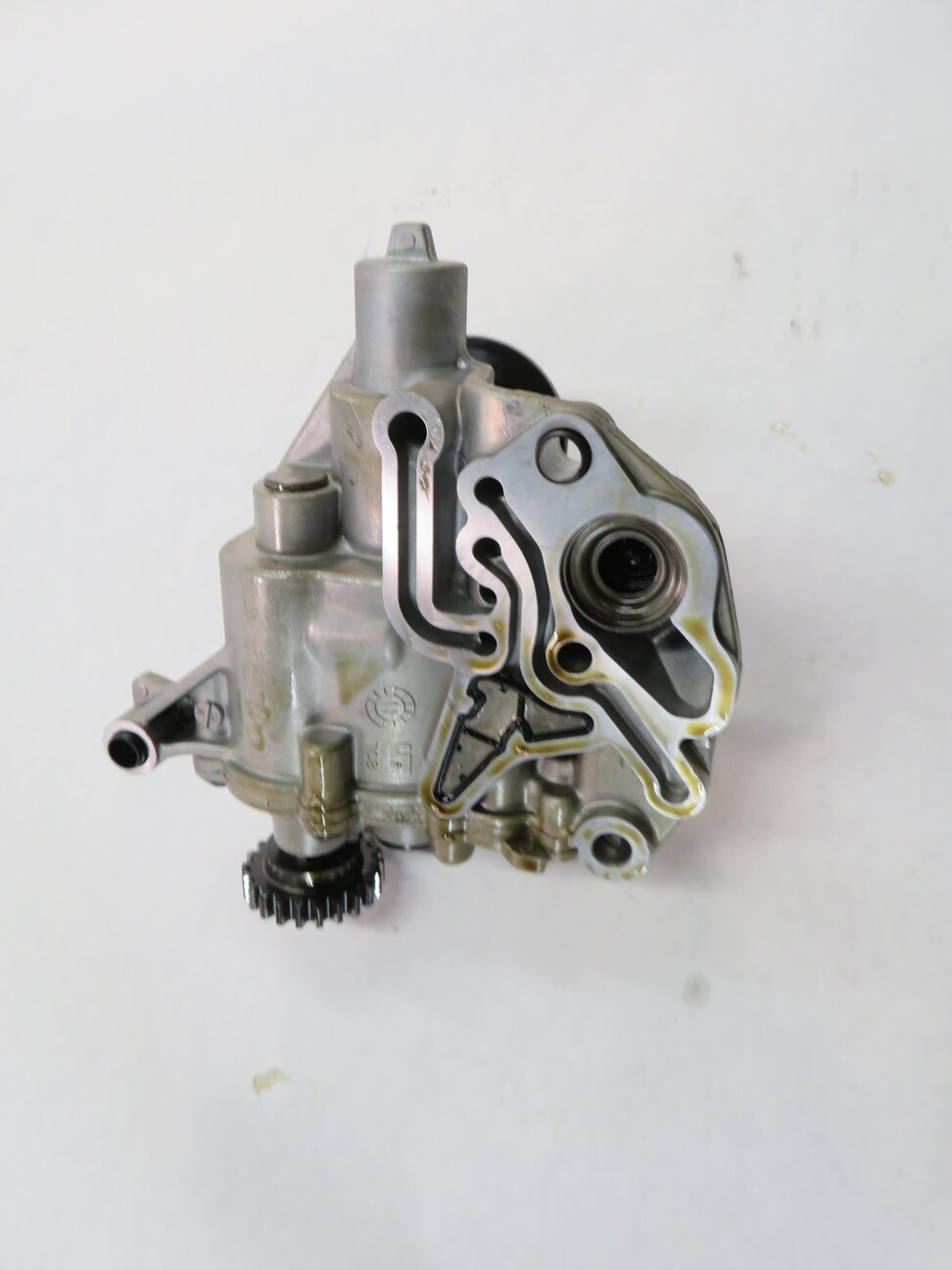 Thumbnail 6: 2012 AUDI A6 (C7) 2.0L CAEB TURBO ENGINE - OIL PUMP