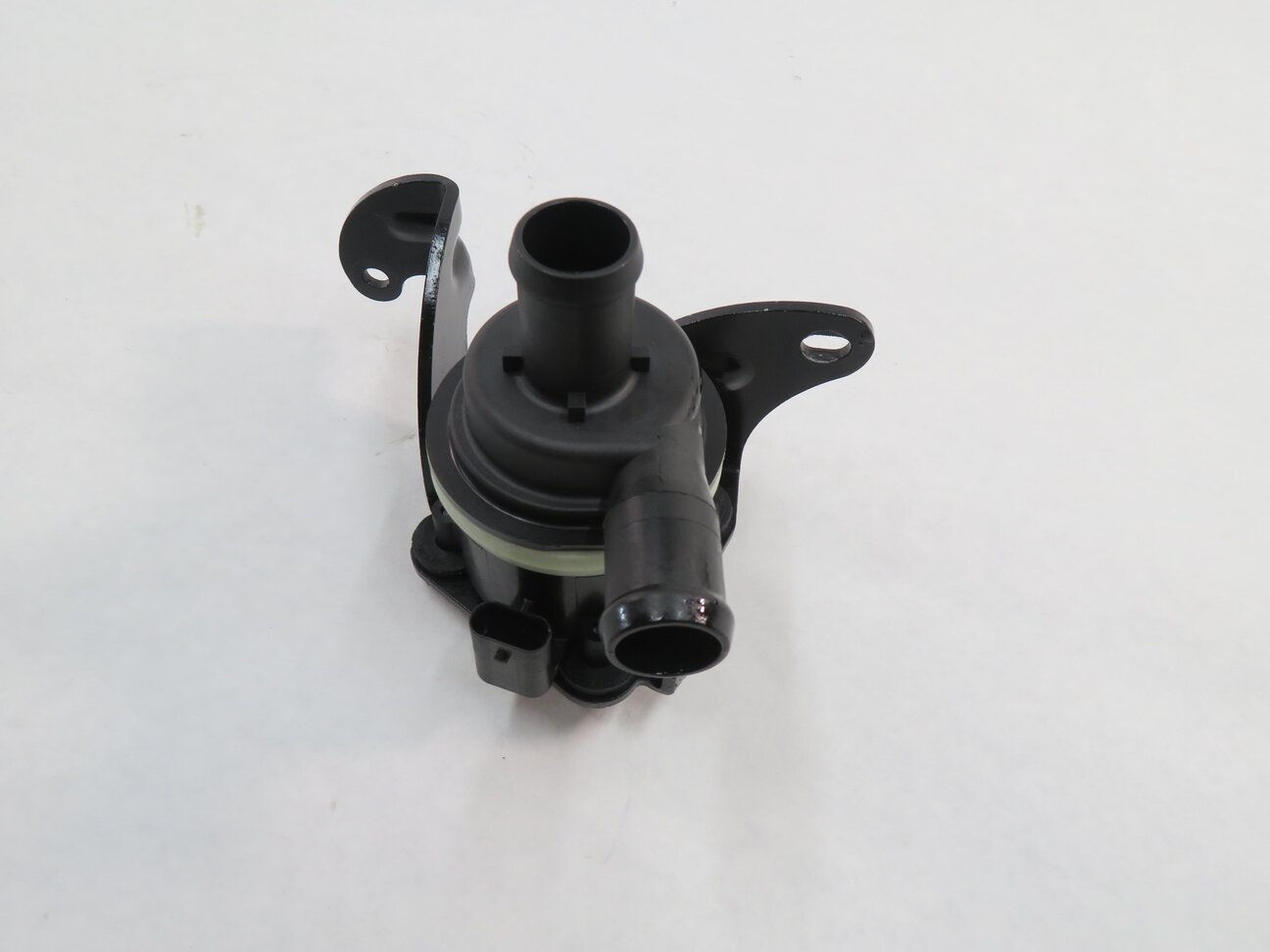 Thumbnail 2: 2012 AUDI A6 (C7) 2.0L CAEB TURBO ENGINE - SECONDARY AUX AUXILIARY WATER PUMP