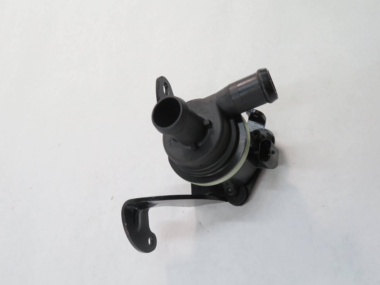Thumbnail 3: 2012 AUDI A6 (C7) 2.0L CAEB TURBO ENGINE - SECONDARY AUX AUXILIARY WATER PUMP