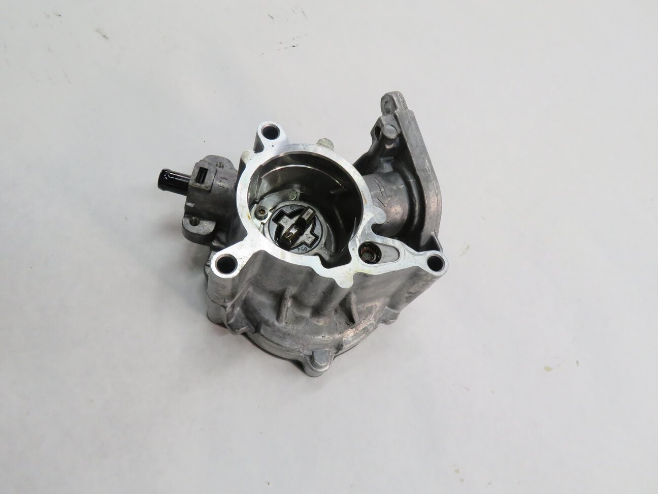 Thumbnail 2: 2009-2017 AUDI A4 A5 A6 (B8 8T 8K C7) 2.0L TURBO ENGINE BRAKE VACUUM PUMP