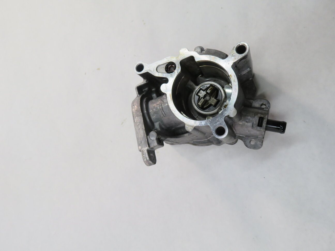 Thumbnail 3: 2009-2017 AUDI A4 A5 A6 (B8 8T 8K C7) 2.0L TURBO ENGINE BRAKE VACUUM PUMP
