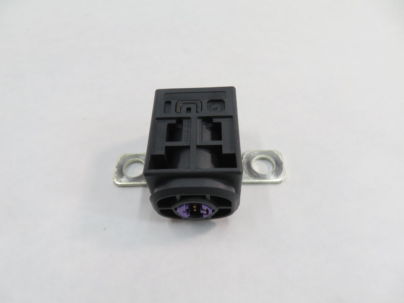 Thumbnail 2: 2012 AUDI A6 (C7) BATTERY OVERLOAD PROTECTION SWITCH MODULE