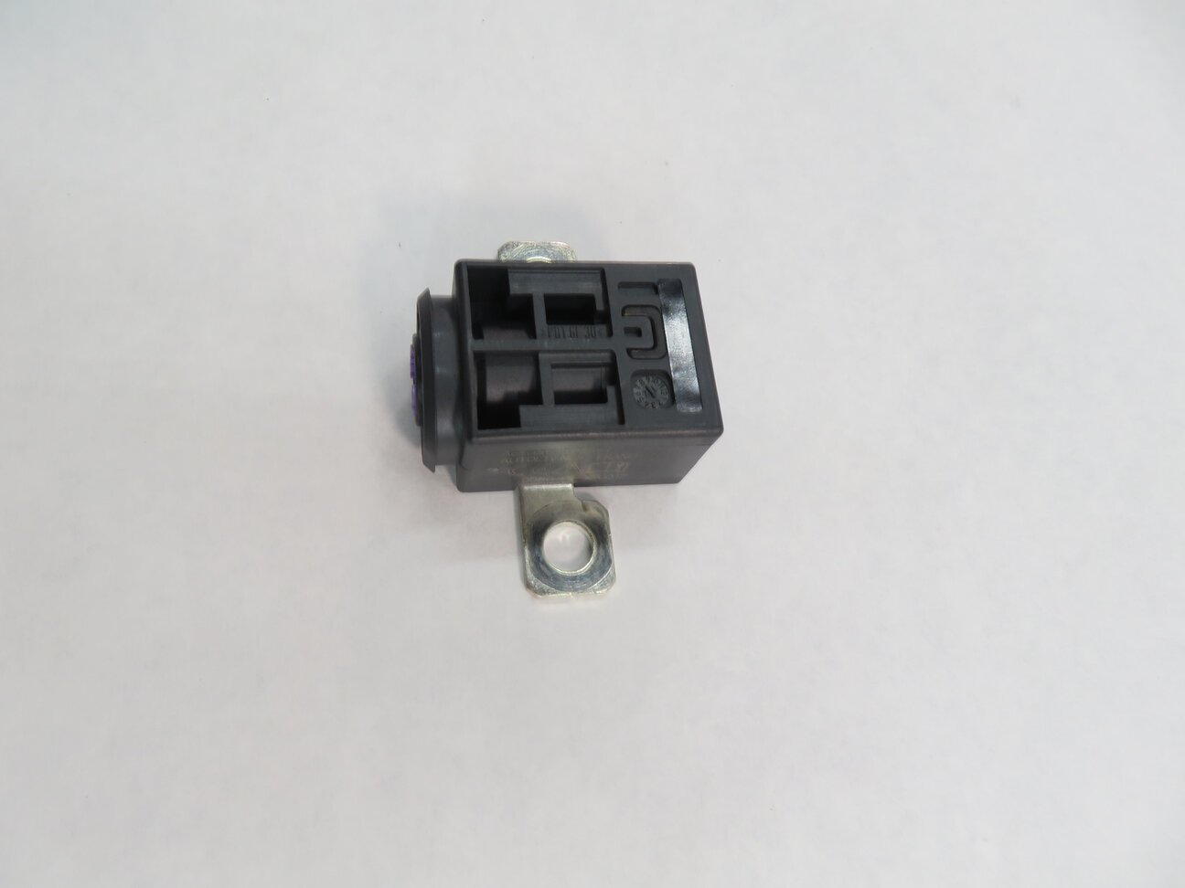 Thumbnail 4: 2012 AUDI A6 (C7) BATTERY OVERLOAD PROTECTION SWITCH MODULE