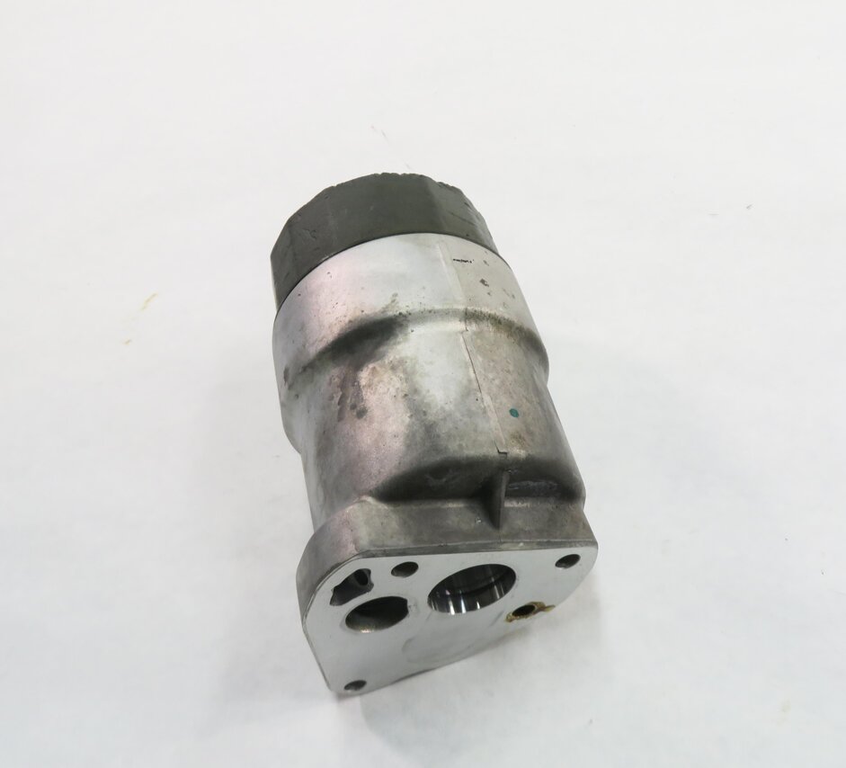 Thumbnail 6: 2010 RANGE ROVER SPORT (L320) 5.0L AJ133 V8 ENGINE - OIL FILTER HOUSING