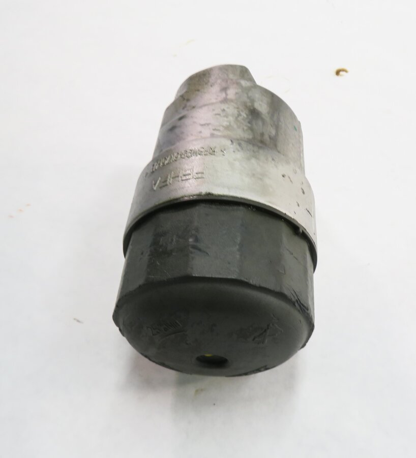 Thumbnail 7: 2010 RANGE ROVER SPORT (L320) 5.0L AJ133 V8 ENGINE - OIL FILTER HOUSING