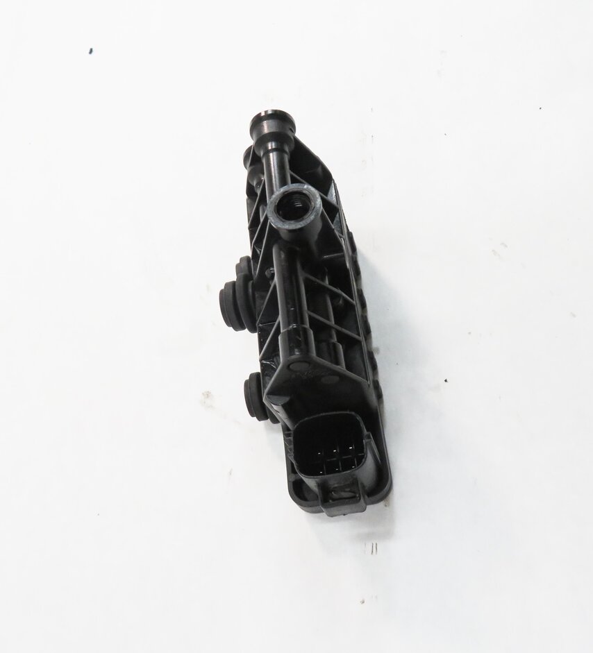 Thumbnail 3: 2010 RANGE ROVER SPORT (L320) AIR SUSPENSION VALVE BLOCK