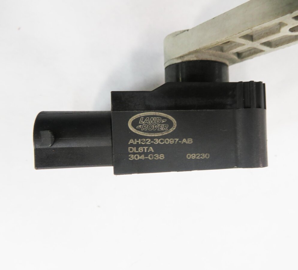 Thumbnail 7: 2010 RANGE ROVER SPORT (L320) RIGHT FRONT SUSPENSION HEIGHT LEVEL SENSOR