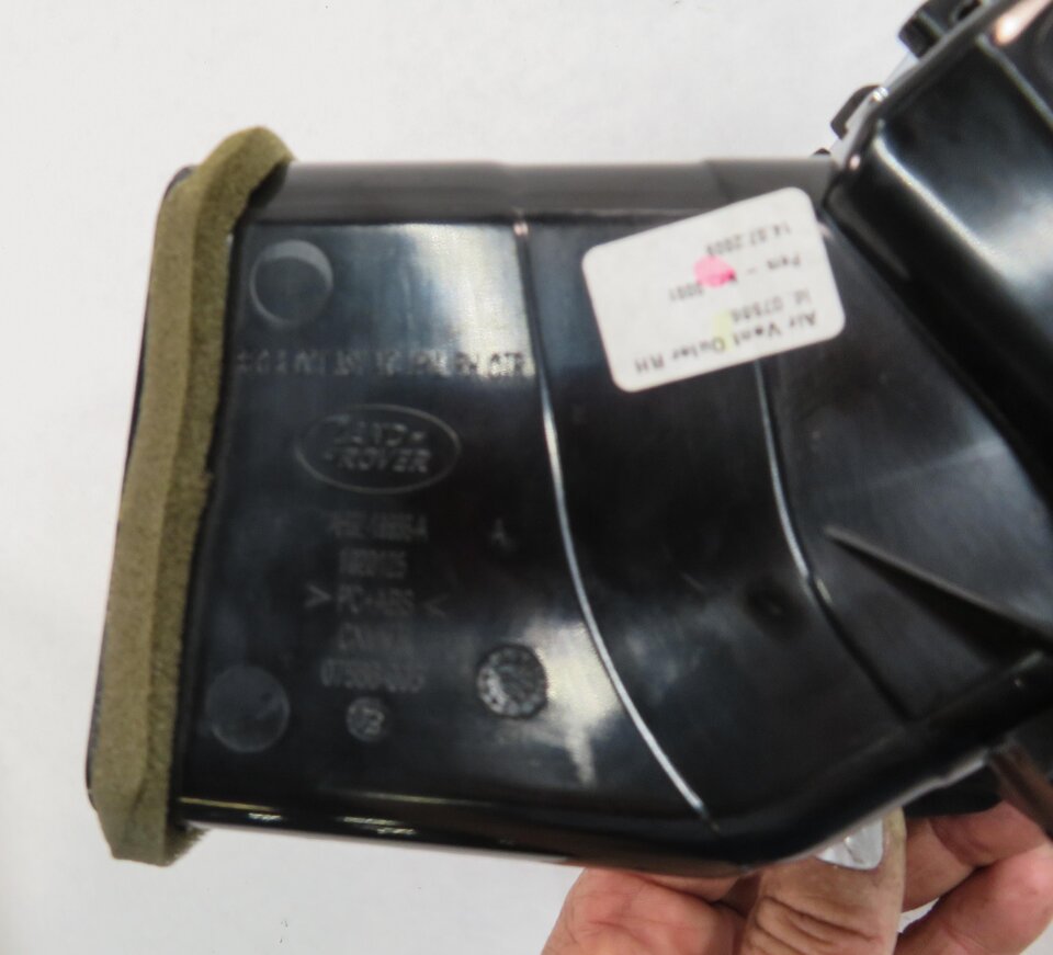 Thumbnail 7: 2010 RANGE ROVER SPORT (L320) RIGHT PASSENGER OUTER DASH HEATER A/C AIR VENT