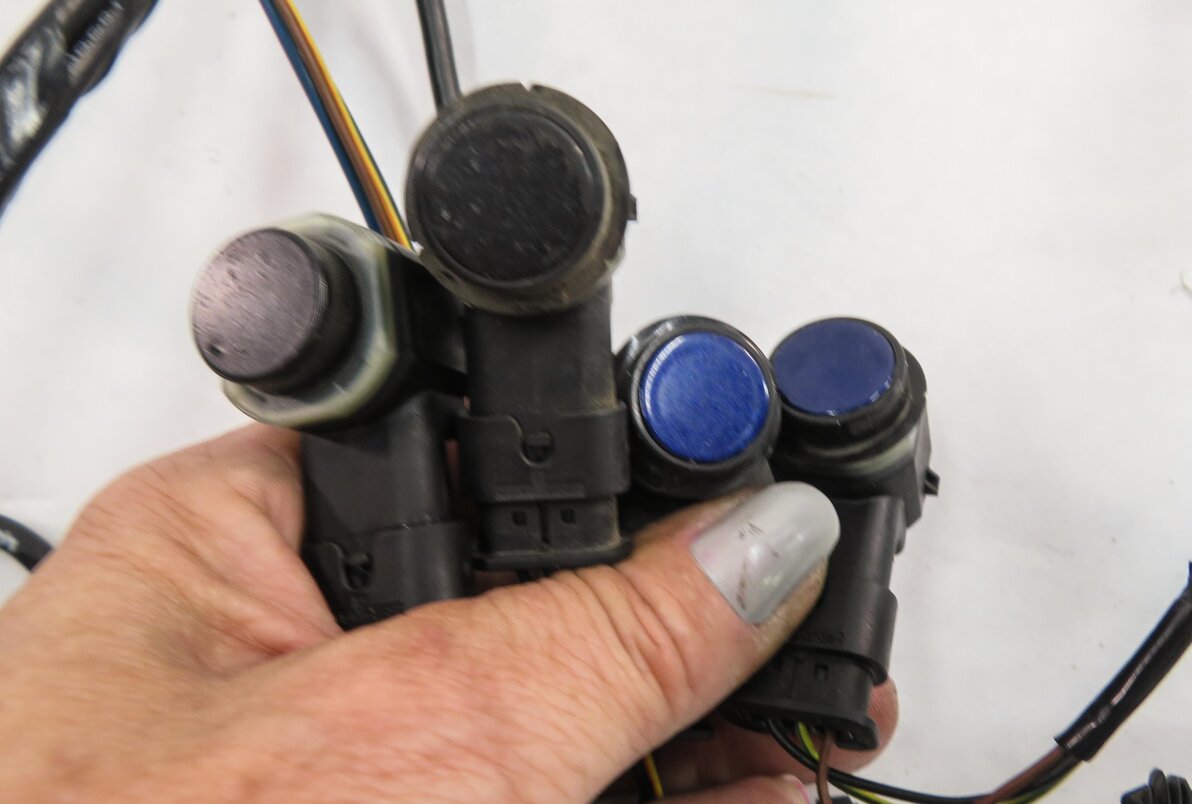 Thumbnail 5: 2010 RANGE ROVER SPORT (L320) FRONT PDC SENSOR SET w/ CAMERA HARNESS (BLUE 823)
