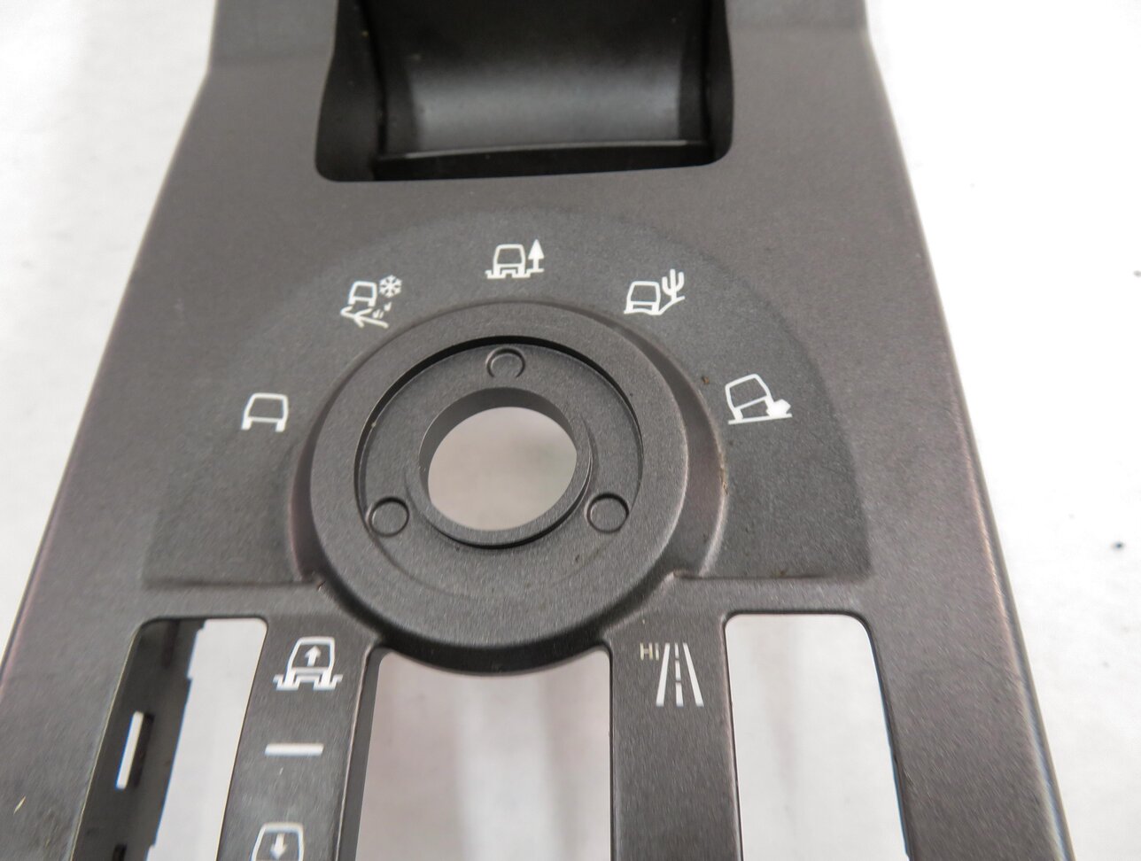 Thumbnail 12: 2010 RANGE ROVER SPORT (L320) GEAR SHIFTER TRIM w/ TERRAIN CONTROL SWITCH
