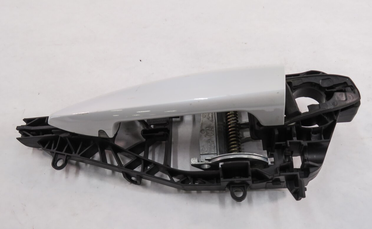 Thumbnail 2: 14-21 BMW X1 X2 X5 X6 (F15 F16 F39 F48) LEFT FRONT COMFORT DOOR HANDLE (WHITE)
