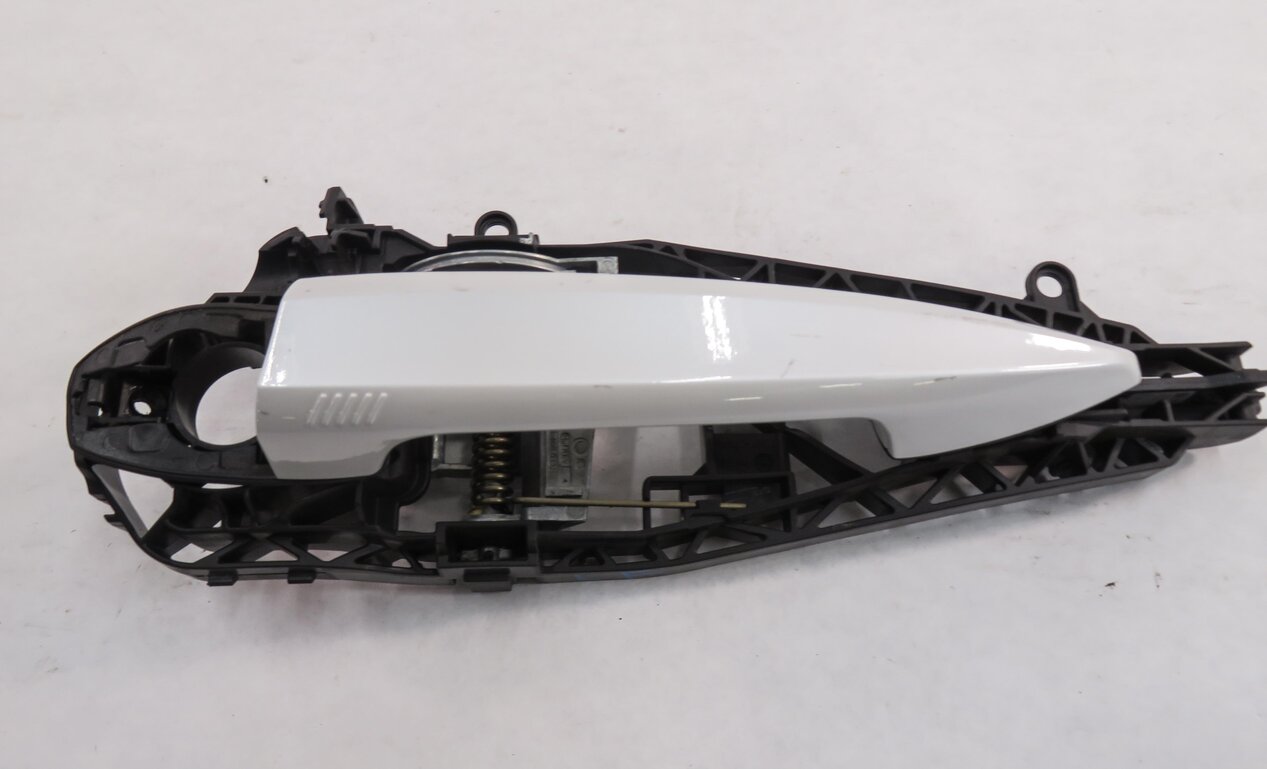 Thumbnail 5: 14-21 BMW X1 X2 X5 X6 (F15 F16 F39 F48) LEFT FRONT COMFORT DOOR HANDLE (WHITE)