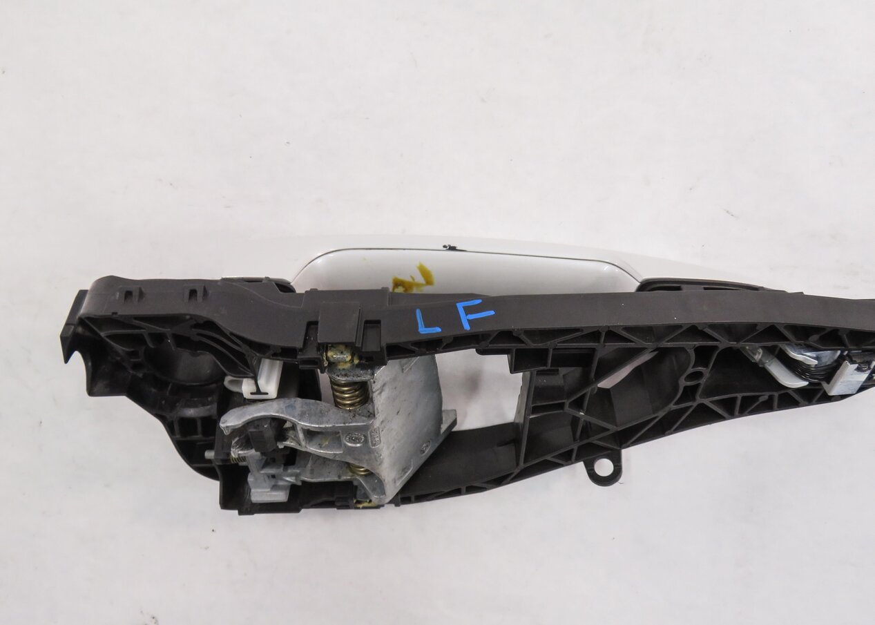 Thumbnail 7: 14-21 BMW X1 X2 X5 X6 (F15 F16 F39 F48) LEFT FRONT COMFORT DOOR HANDLE (WHITE)