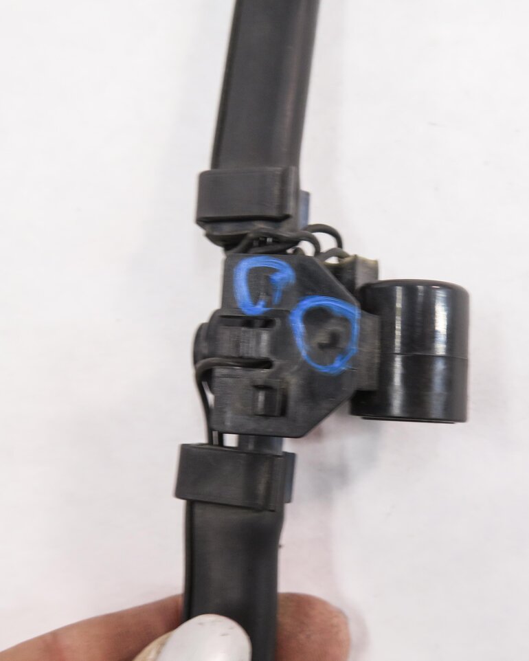 Thumbnail 6: 2015 BMW X5 (F15) FRONT WINDSHIELD WASH NOZZLE w/ LINE