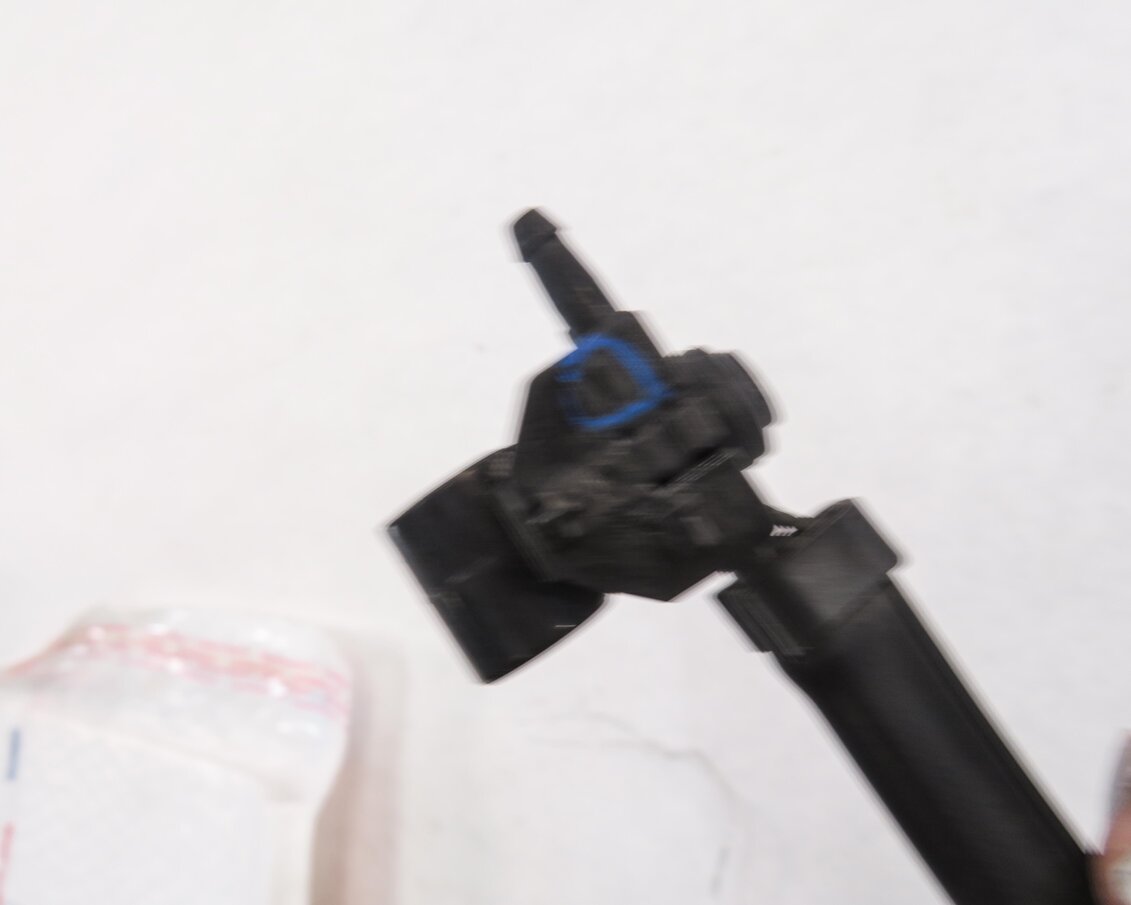 Thumbnail 7: 2015 BMW X5 (F15) FRONT WINDSHIELD WASH NOZZLE w/ LINE