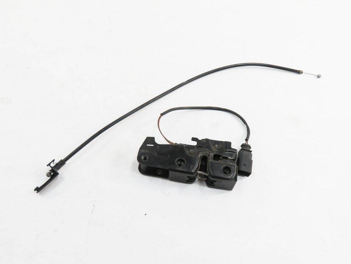 Thumbnail 2: 2015 AUDI Q7 (4L) FRONT LOWER HOOD LOCK LATCH STRIKER