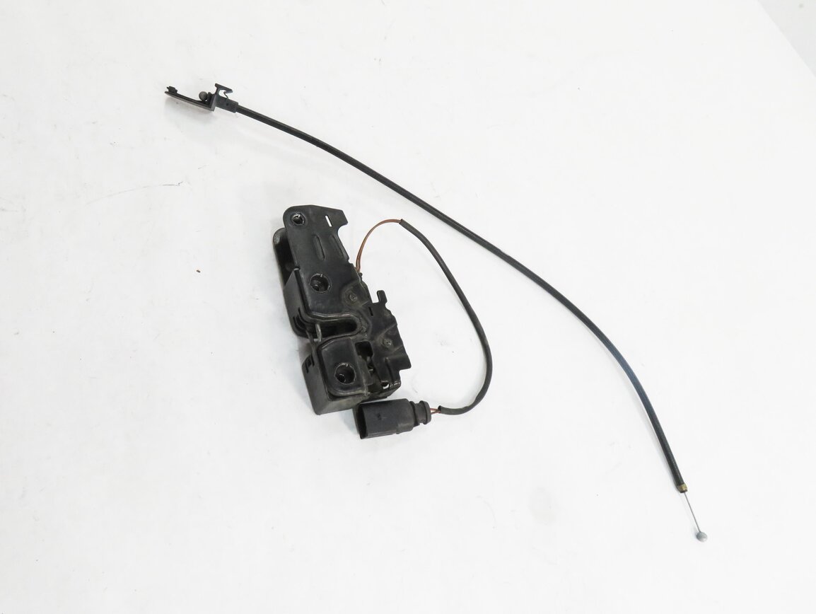 Thumbnail 4: 2015 AUDI Q7 (4L) FRONT LOWER HOOD LOCK LATCH STRIKER