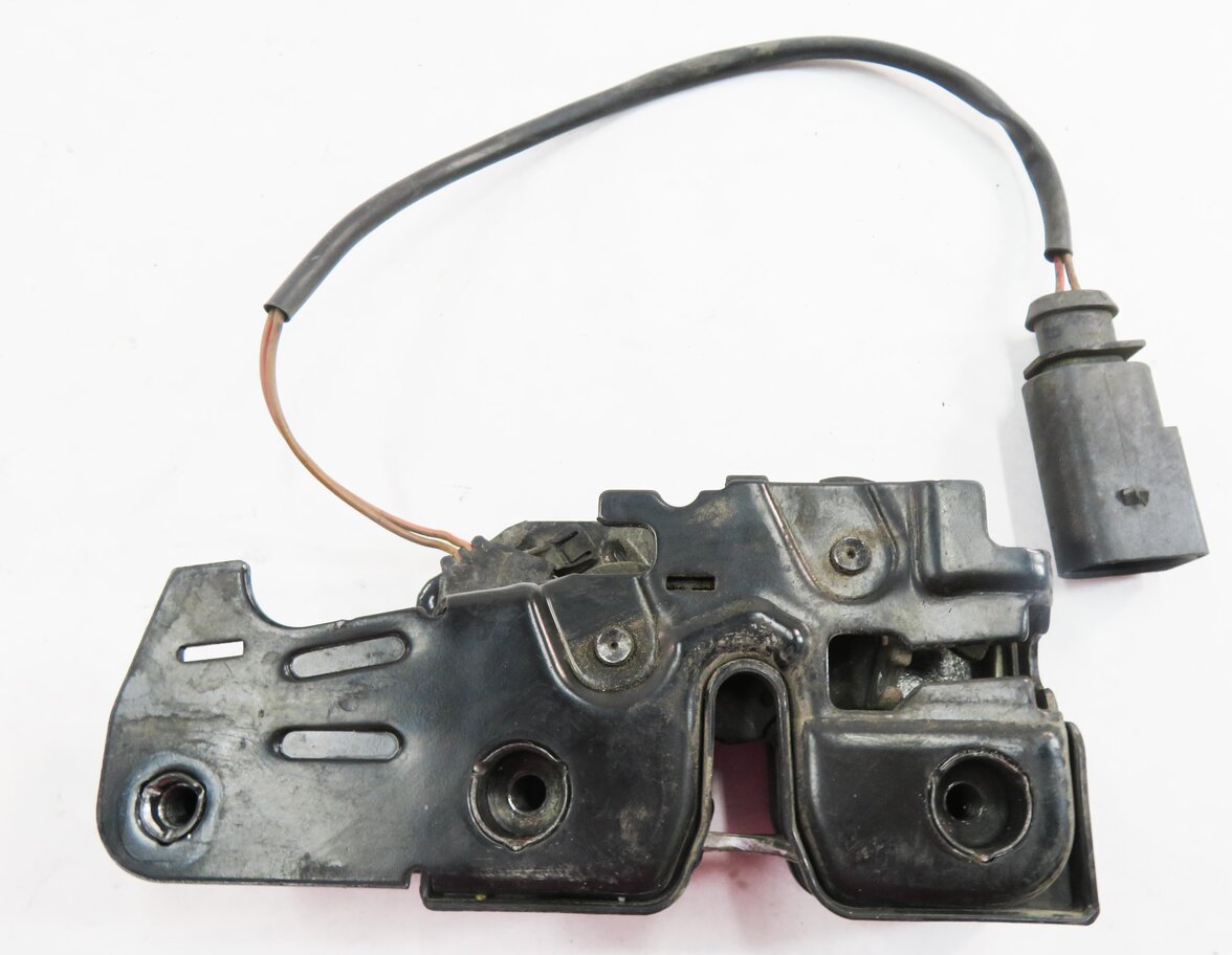 Thumbnail 5: 2015 AUDI Q7 (4L) FRONT LOWER HOOD LOCK LATCH STRIKER