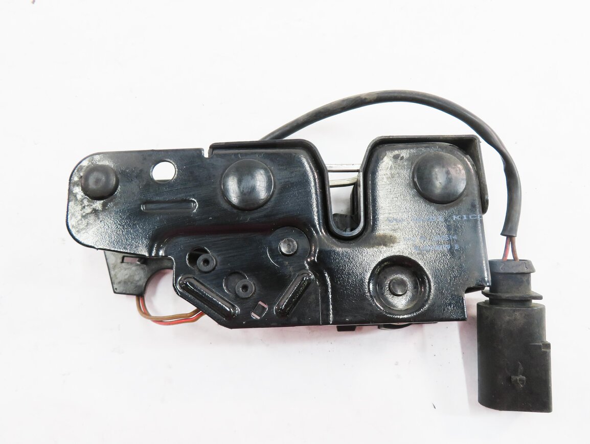 Thumbnail 6: 2015 AUDI Q7 (4L) FRONT LOWER HOOD LOCK LATCH STRIKER