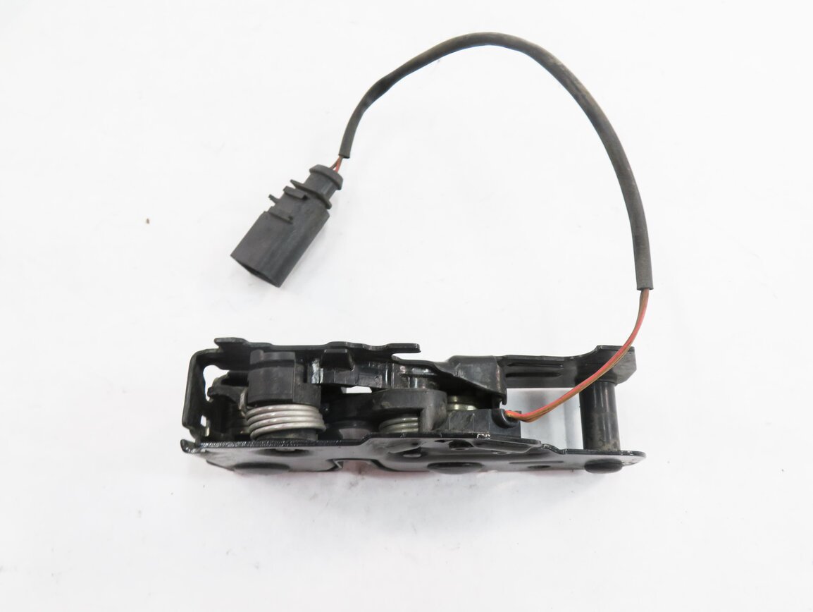 Thumbnail 7: 2015 AUDI Q7 (4L) FRONT LOWER HOOD LOCK LATCH STRIKER