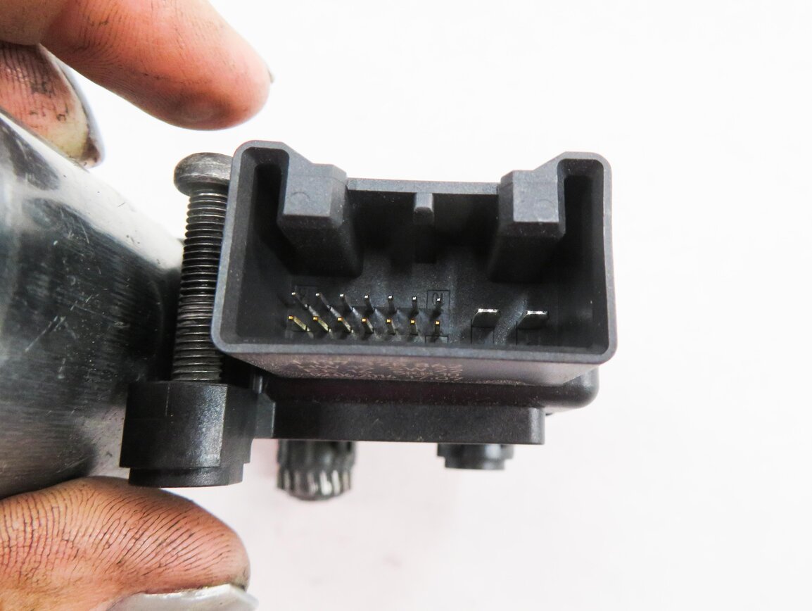 Thumbnail 6: 2007-2014 AUDI Q7 (4L) PANORAMIC SUNROOF MOTOR / SUNSHADE MOTOR