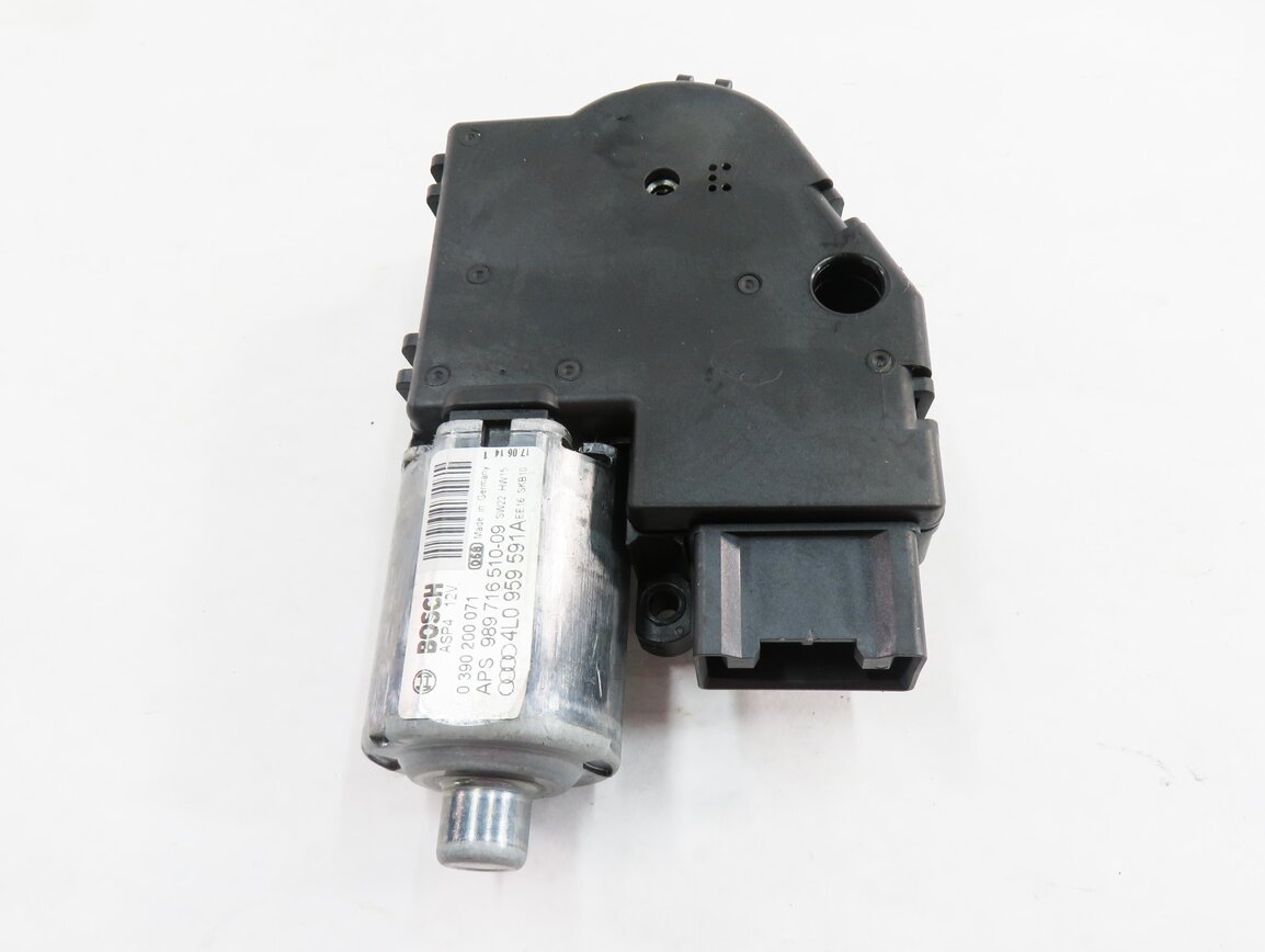 Thumbnail 2: 2007-2014 AUDI Q7 (4L) PANORAMIC SUNROOF MOTOR / SUNSHADE MOTOR