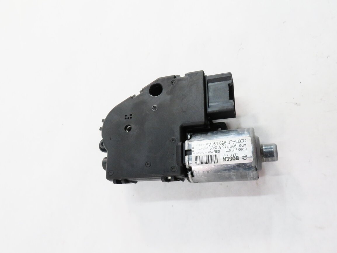 Thumbnail 3: 2007-2014 AUDI Q7 (4L) PANORAMIC SUNROOF MOTOR / SUNSHADE MOTOR