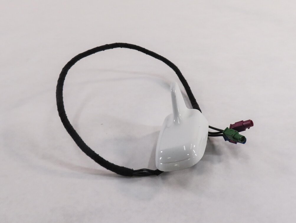 Thumbnail 1: 2012-2015 AUDI Q7 (4L) RADIO STEREO GPS NAVIGATION ANTENNA (CARRARA WHITE 0Q)