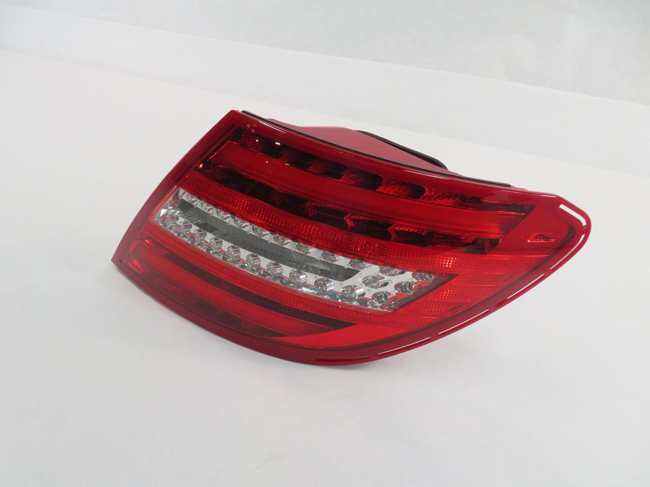 Thumbnail 3: 12-15 MERCEDES BENZ C250 C300 C350 (W204) RIGHT PASSENGER TAILLIGHT BRAKE LIGHT