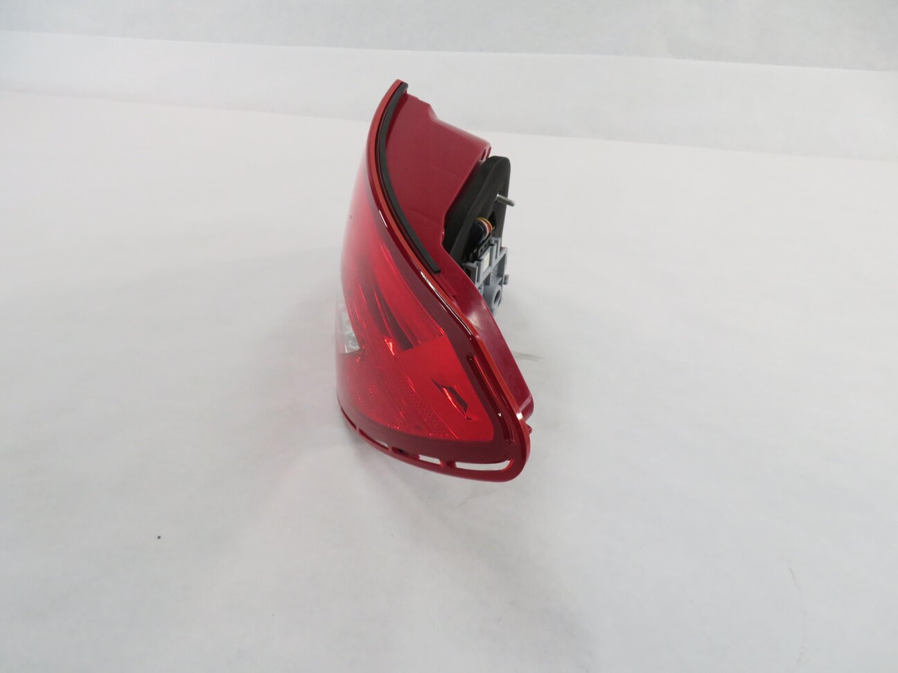 Thumbnail 4: 12-15 MERCEDES BENZ C250 C300 C350 (W204) RIGHT PASSENGER TAILLIGHT BRAKE LIGHT