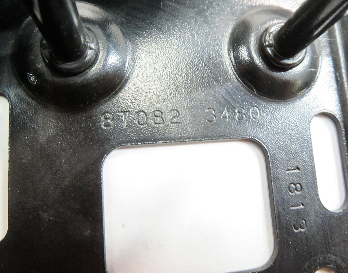 Thumbnail 5: 2014 AUDI S5 (B8 8T) FRONT HOOD SAFETY LATCH CATCH RELEASE HOOK LEVER