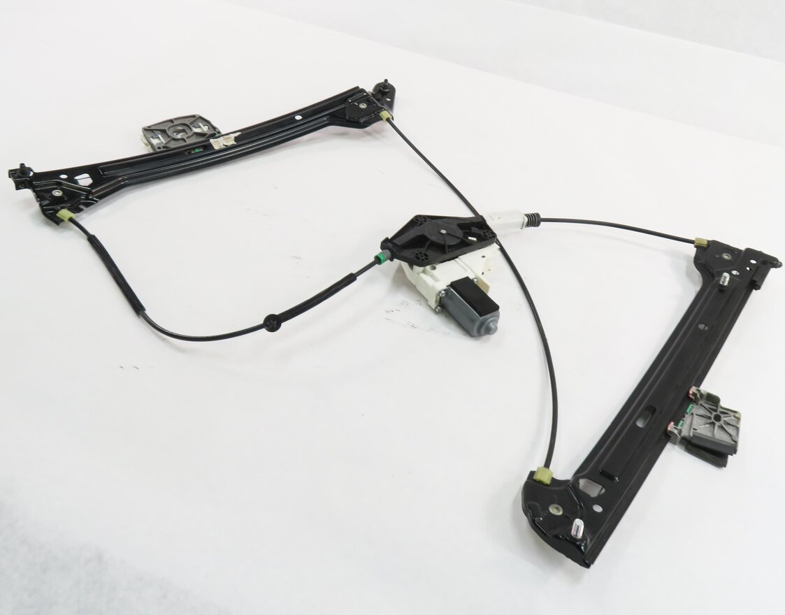 Thumbnail 1: 2014 AUDI S5 (B8 8T) RIGHT FRONT PASSENGER DOOR WINDOW REGULATOR w/ MOTOR