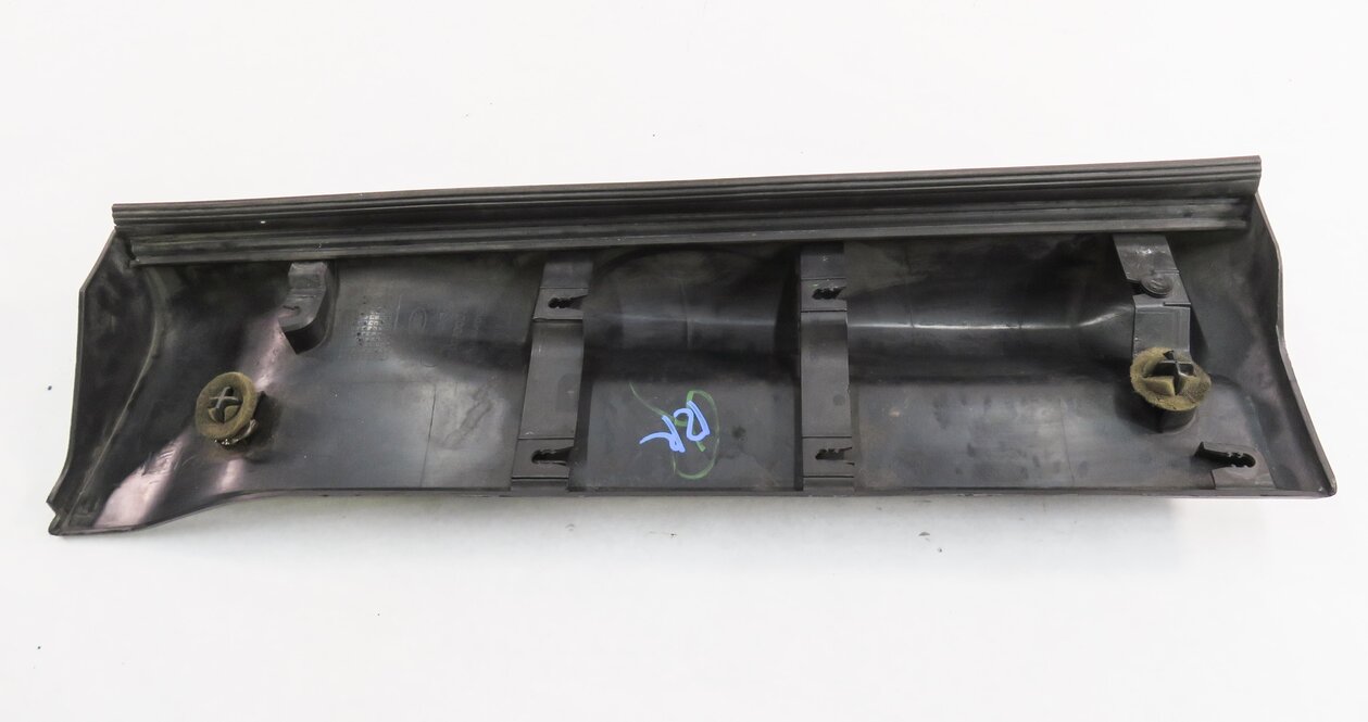 Thumbnail 6: 2012 RANGE ROVER SPORT (L320) RIGHT REAR DOOR LOWER MOULDING RUNNER TRIM
