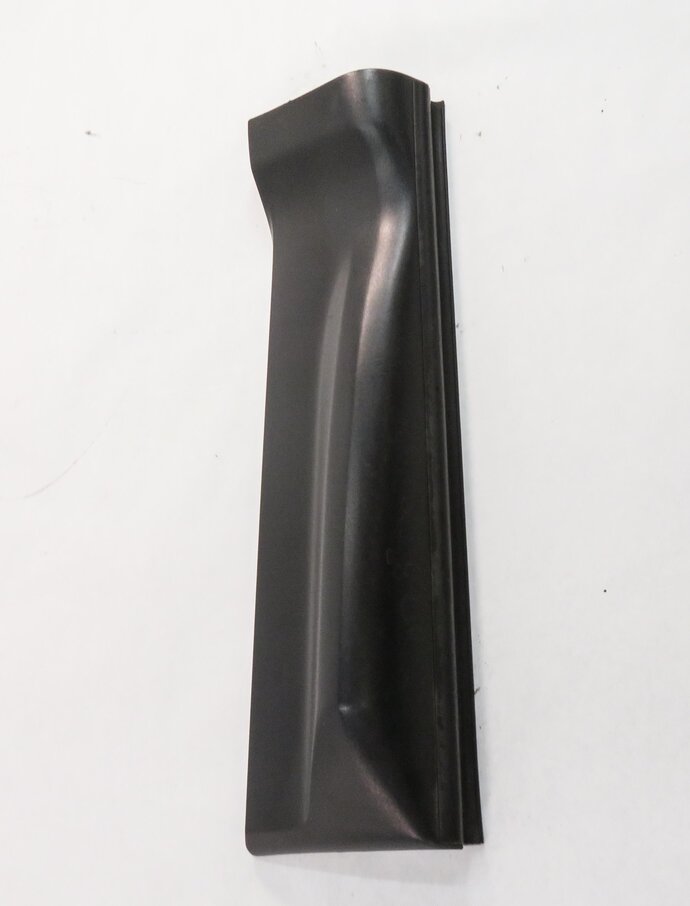Thumbnail 3: 2012 RANGE ROVER SPORT (L320) LEFT REAR DOOR LOWER MOULDING RUNNER TRIM