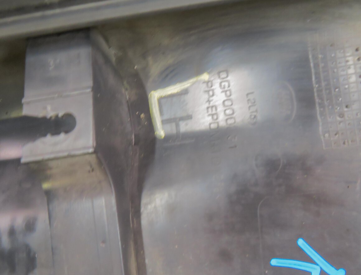 Thumbnail 6: 2012 RANGE ROVER SPORT (L320) LEFT REAR DOOR LOWER MOULDING RUNNER TRIM