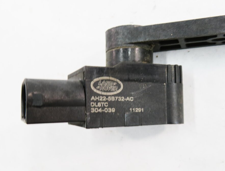 Thumbnail 6: 2012 RANGE ROVER SPORT (L320) RIGHT REAR SUSPENSION HEIGHT LEVEL SENSOR