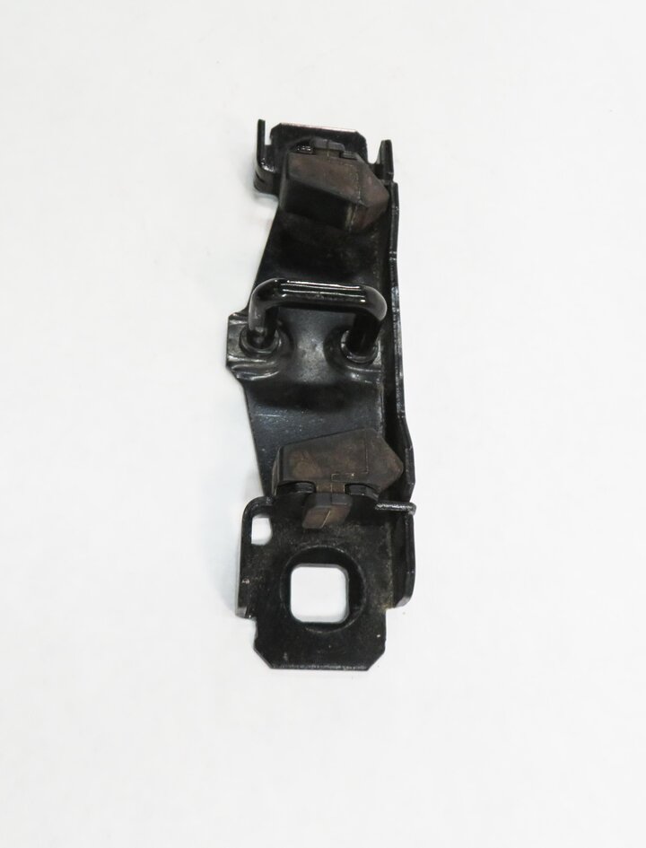 Thumbnail 4: 2012 RANGE ROVER SPORT (L320) REAR TRUNK LATCH STRIKER PLATE