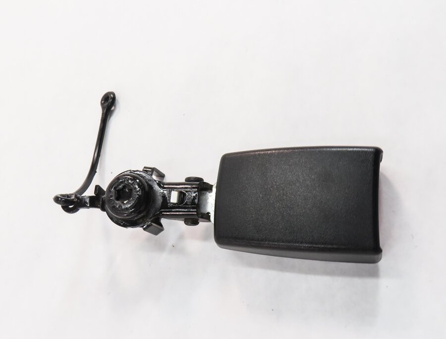 Thumbnail 3: 2012 RANGE ROVER SPORT (L320) REAR 2nd ROW SEAT - RIGHT SEATBELT BUCKLE RECEIVER
