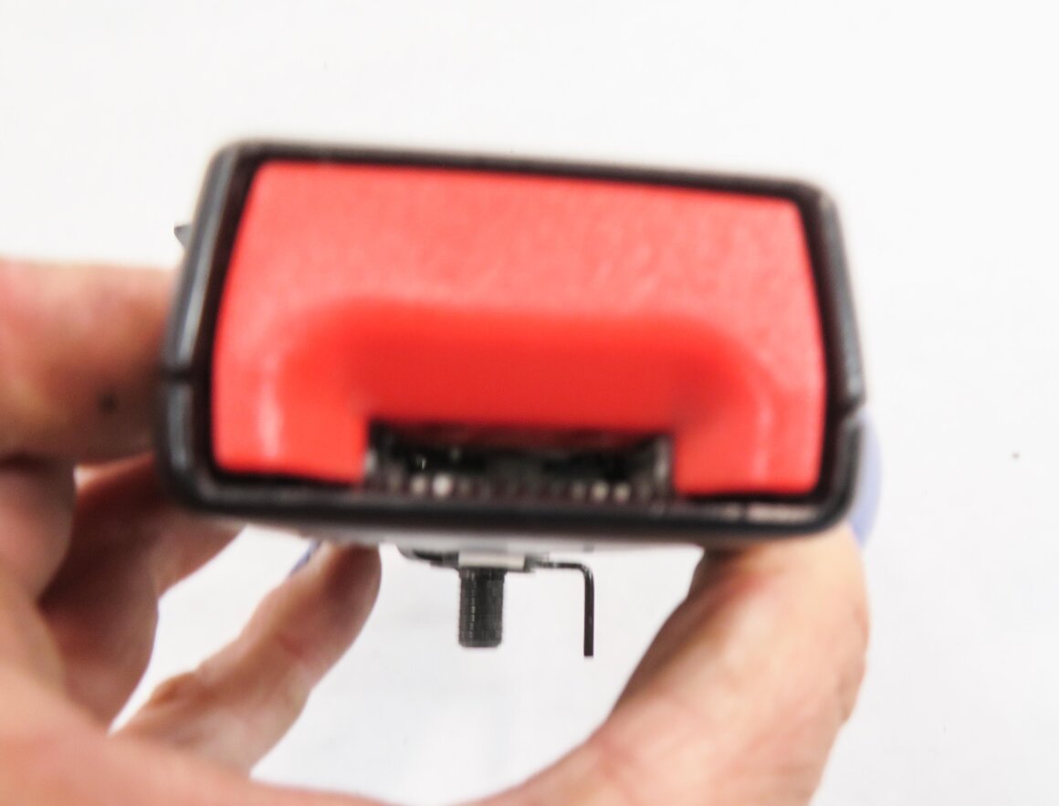 Thumbnail 6: 2012 RANGE ROVER SPORT (L320) REAR 2nd ROW SEAT - RIGHT SEATBELT BUCKLE RECEIVER