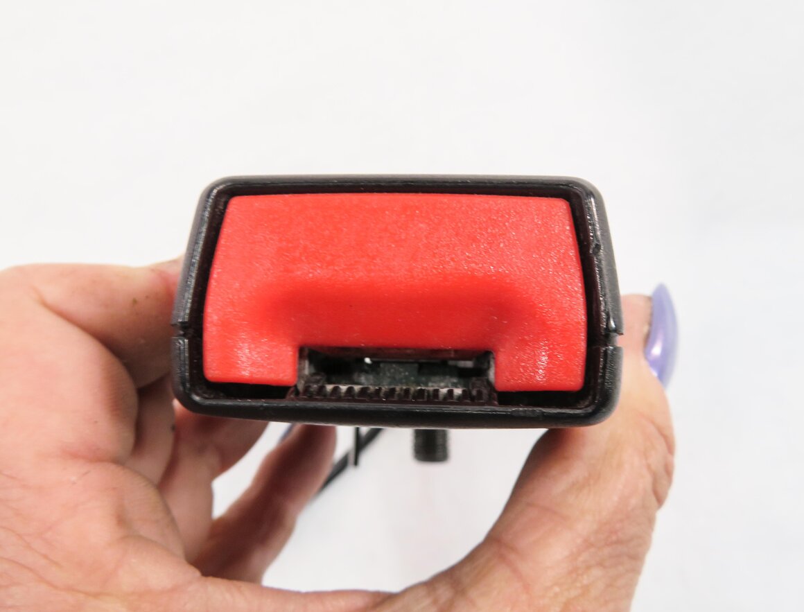 Thumbnail 6: 2012 RANGE ROVER SPORT (L320) REAR 2nd ROW SEAT - LEFT SEATBELT BUCKLE RECEIVER