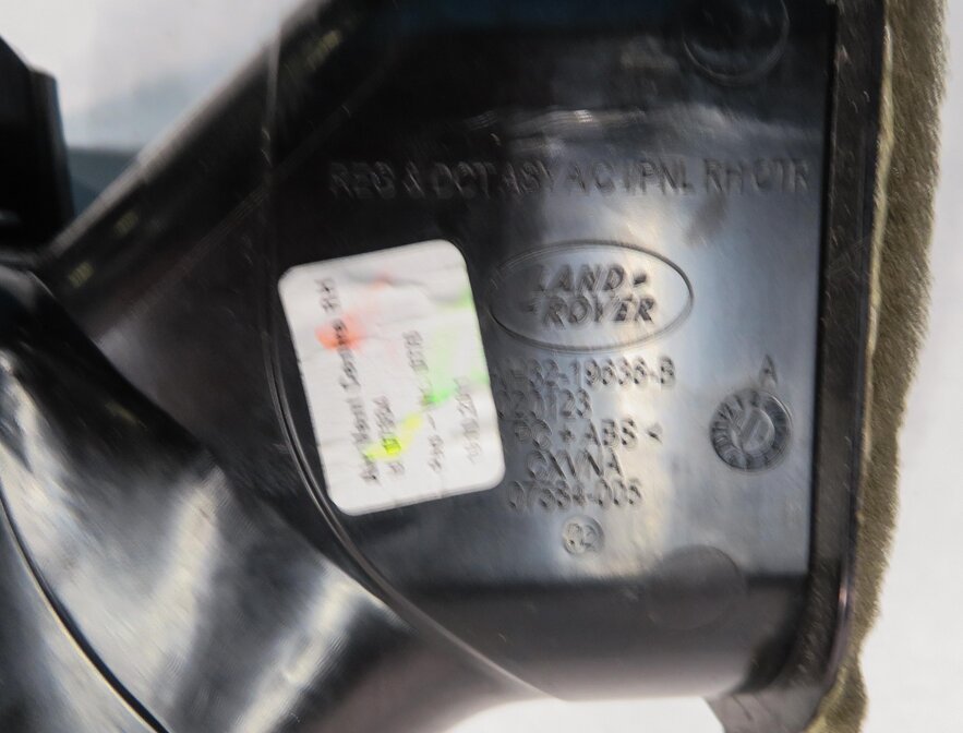 Thumbnail 7: 2012 RANGE ROVER SPORT (L320) RIGHT SIDE CENTER DASH HEATER A/C AIR VENT